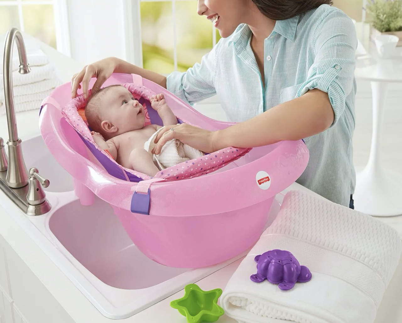 Ванночка Summer Infant Foldaway. Ванночка Beaba с горкой. Ванночка для купания младенца. Купание малыша в ванночке.